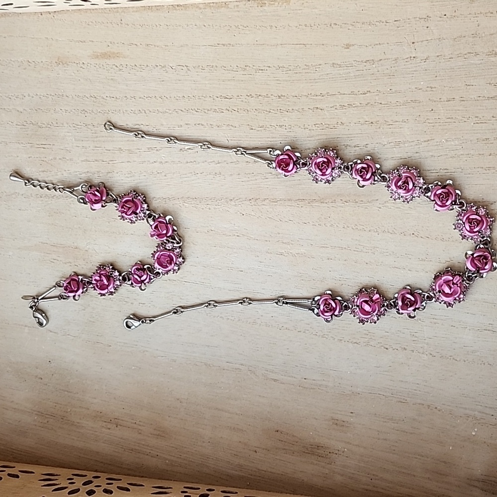Rose bracelet and necklace set